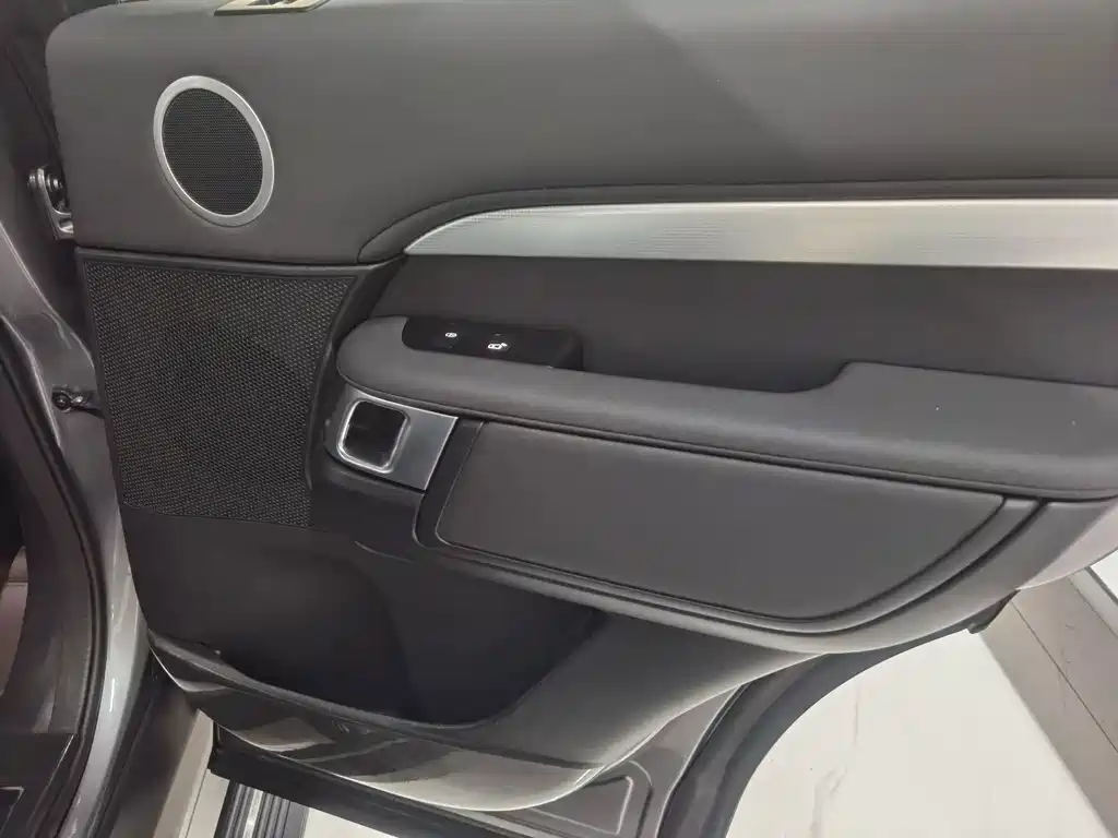 Land Rover Discovery — фото 18