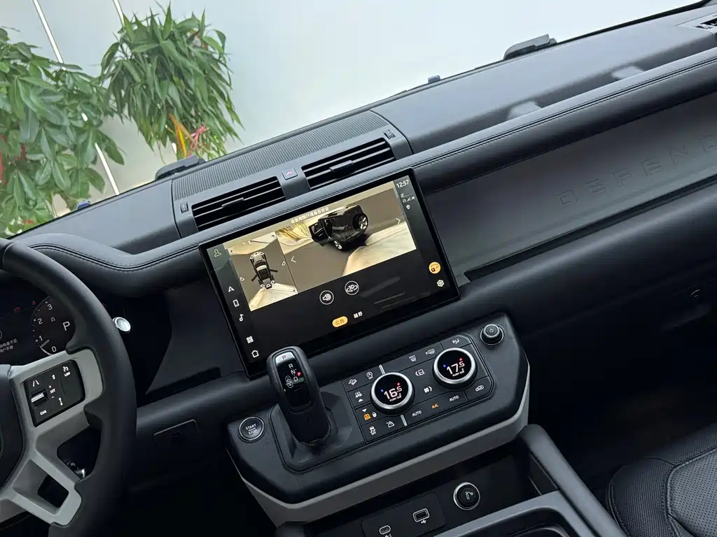 Land Rover Defender — фото 13
