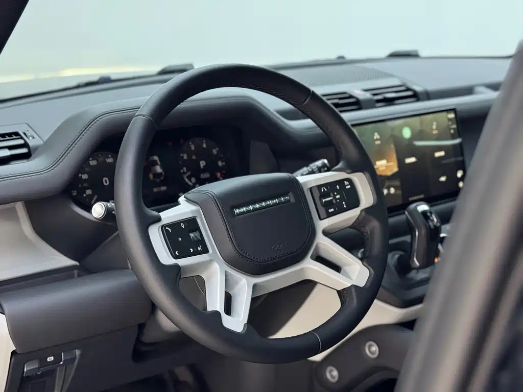 Land Rover Defender — фото 15