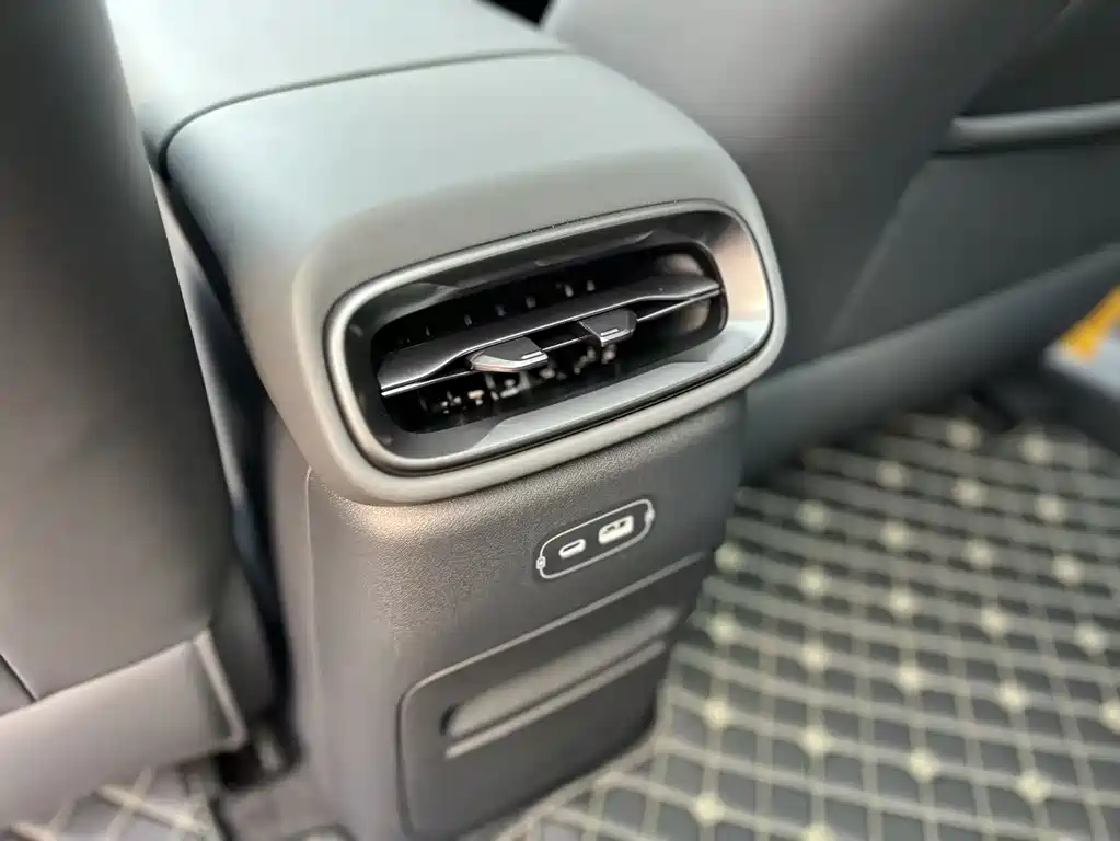 Leapmotor Leapmotor Lafa5 — фото 27