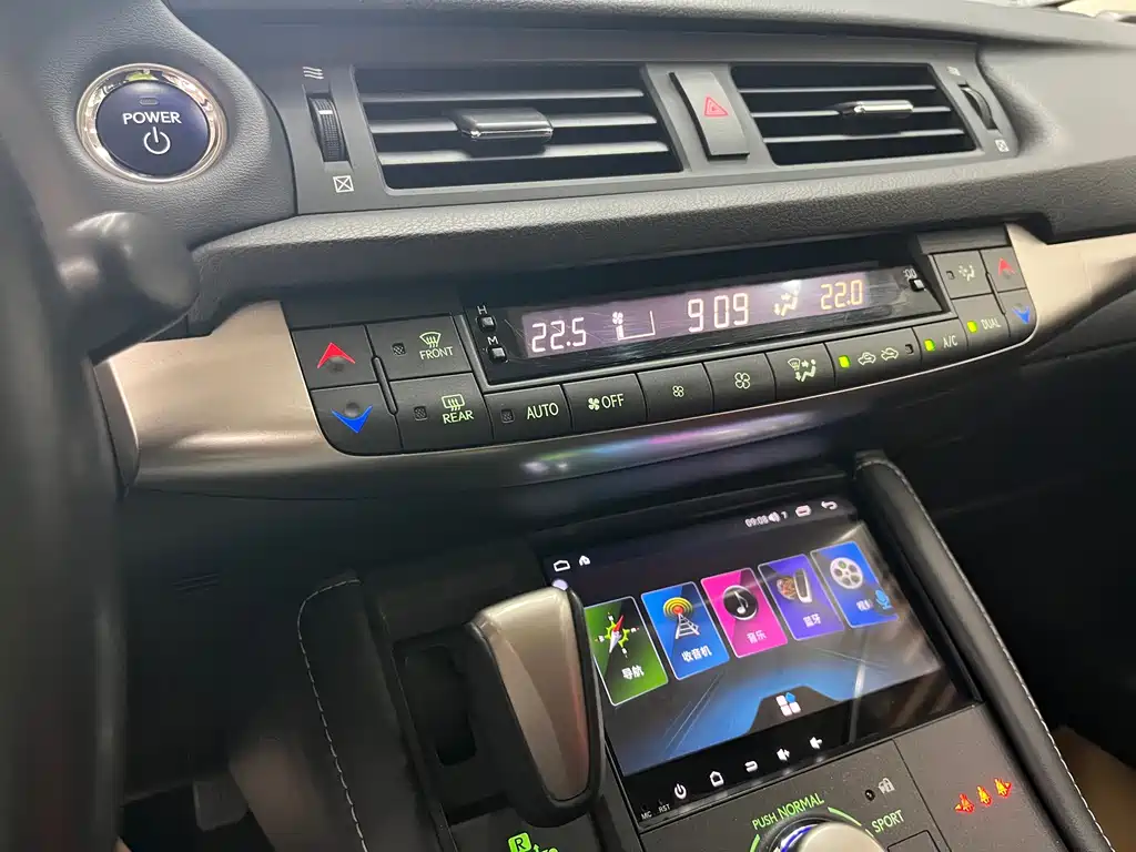 Lexus CT — фото 11