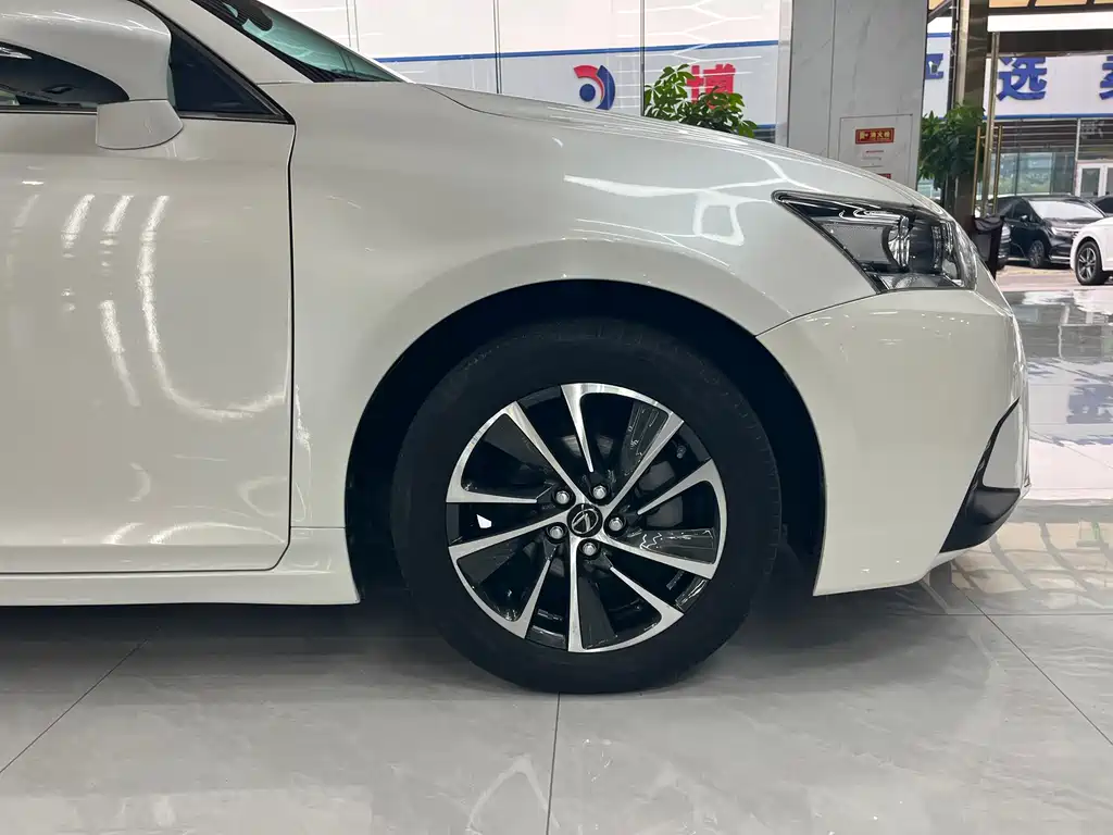 Lexus CT — фото 15