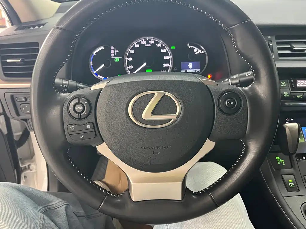 Lexus CT — фото 9