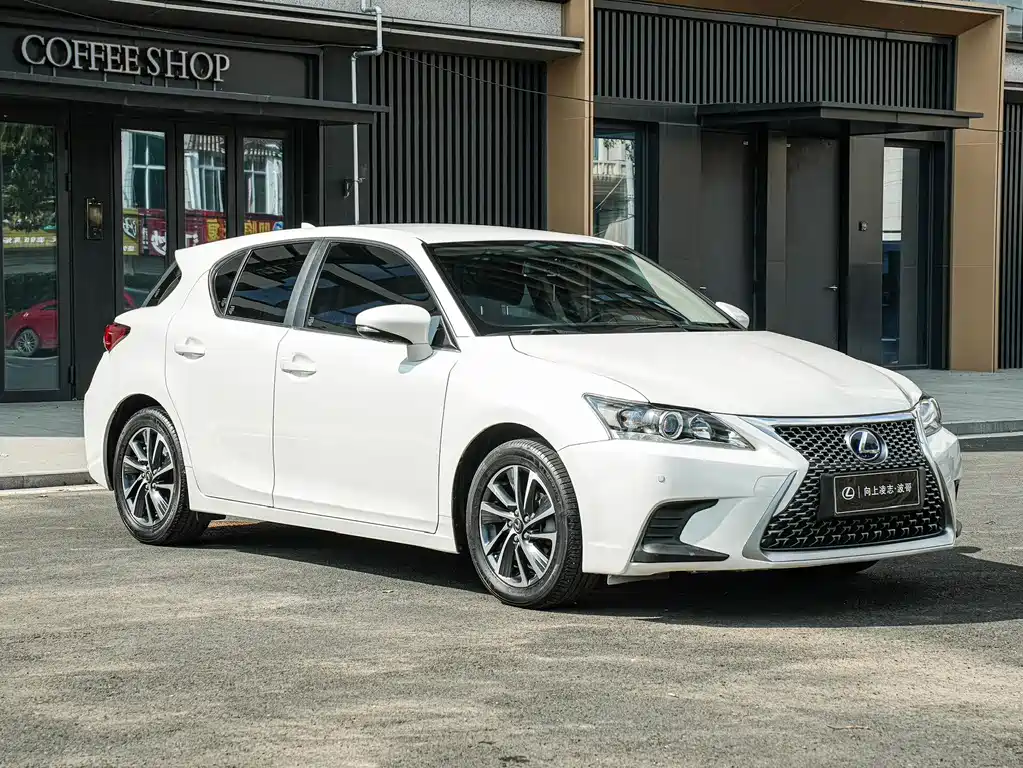 Lexus CT — фото 3