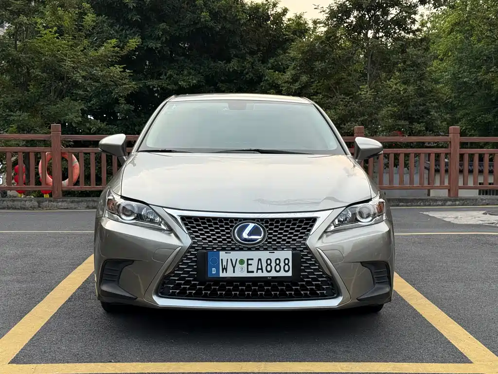 Lexus CT — фото 2