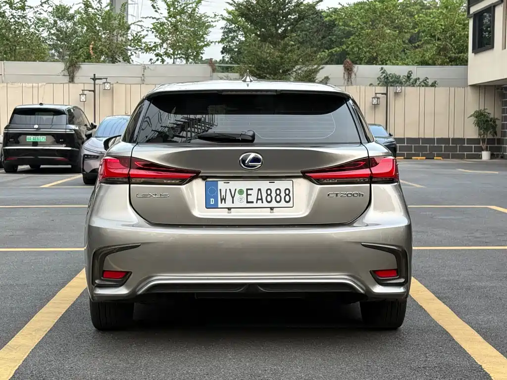 Lexus CT — фото 17