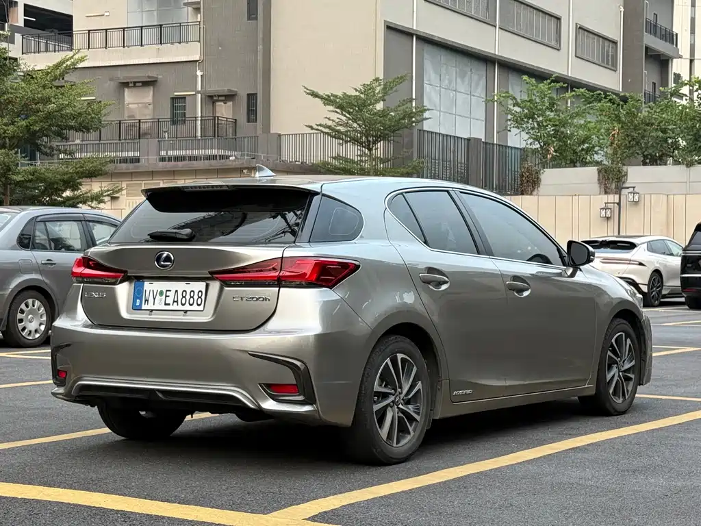 Lexus CT — фото 18
