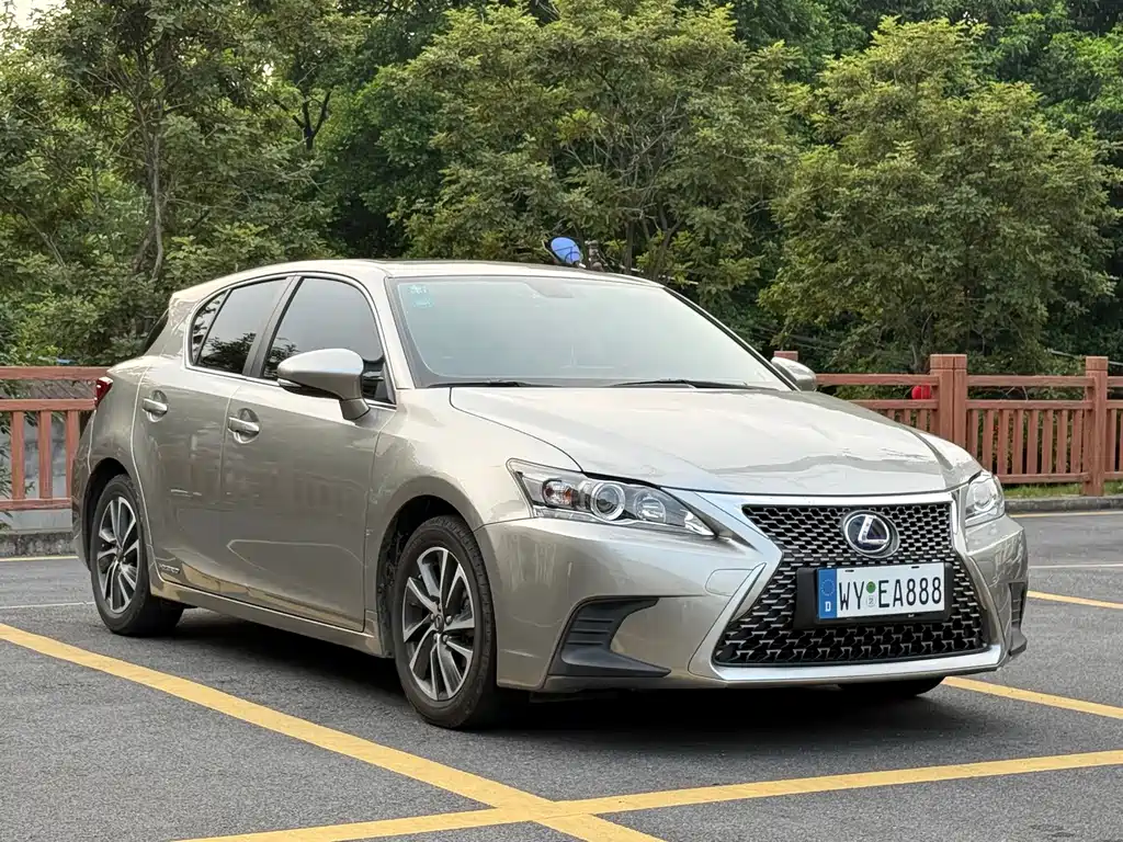 Lexus CT — фото 3