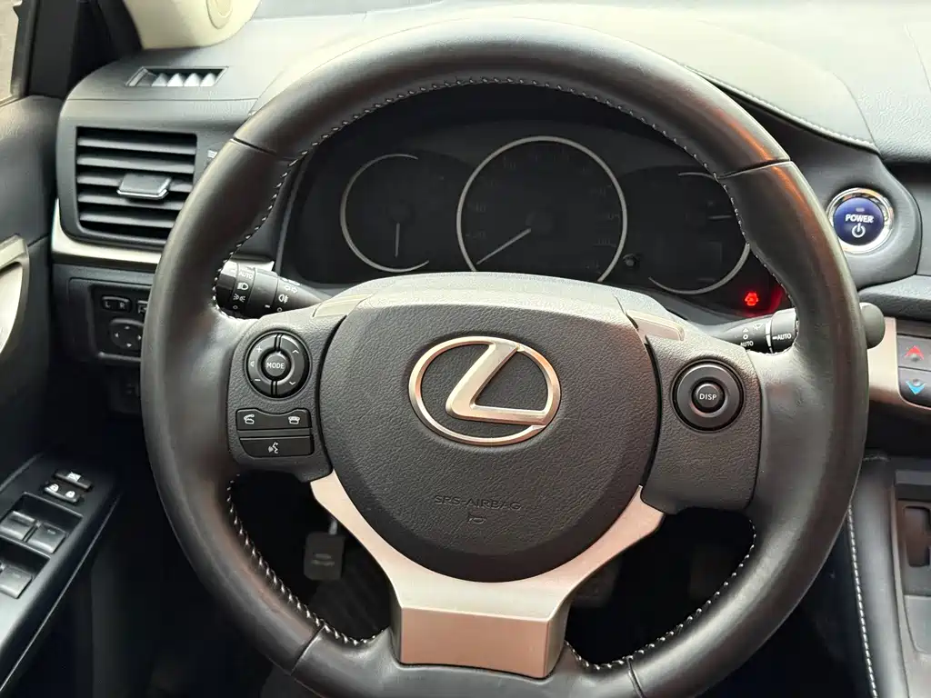 Lexus CT — фото 9