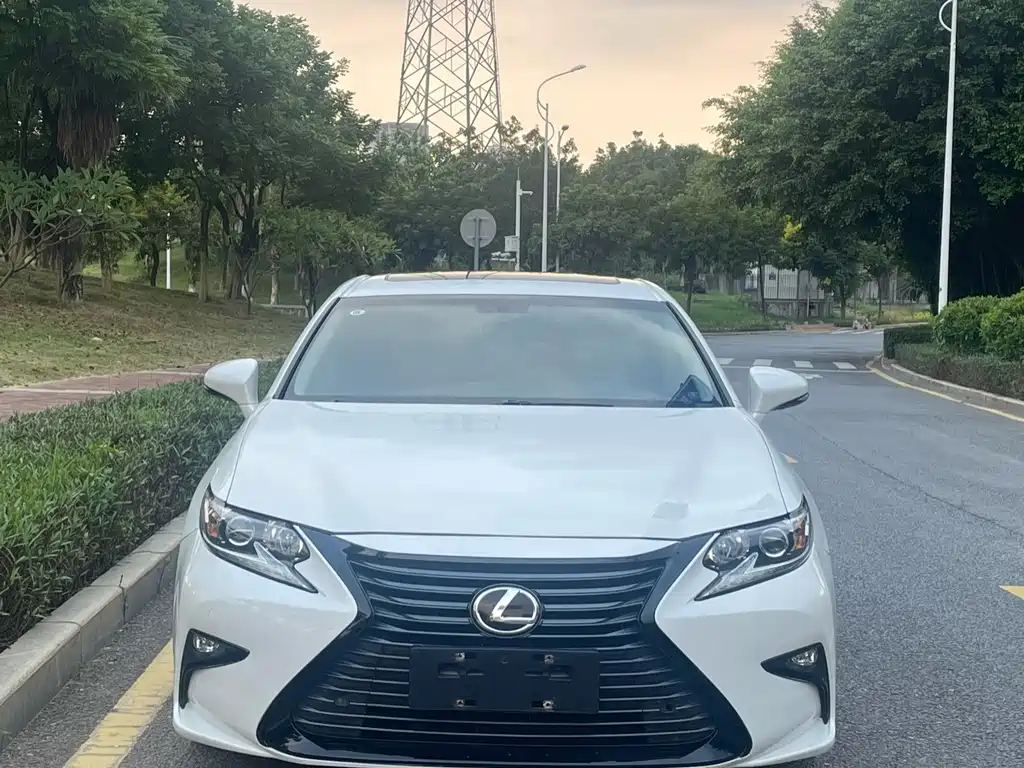 Lexus ES — фото 2