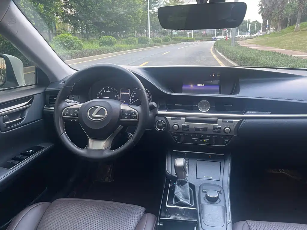 Lexus ES — фото 9
