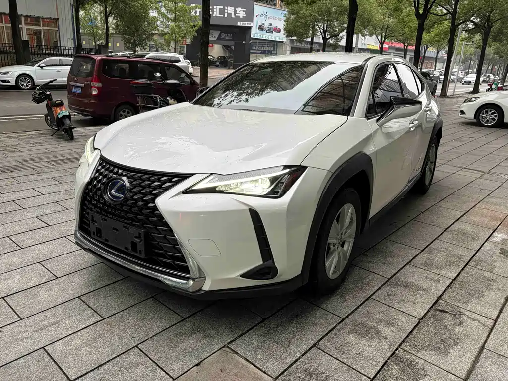 Lexus UX — фото 2