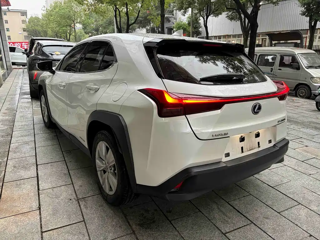 Lexus UX — фото 9