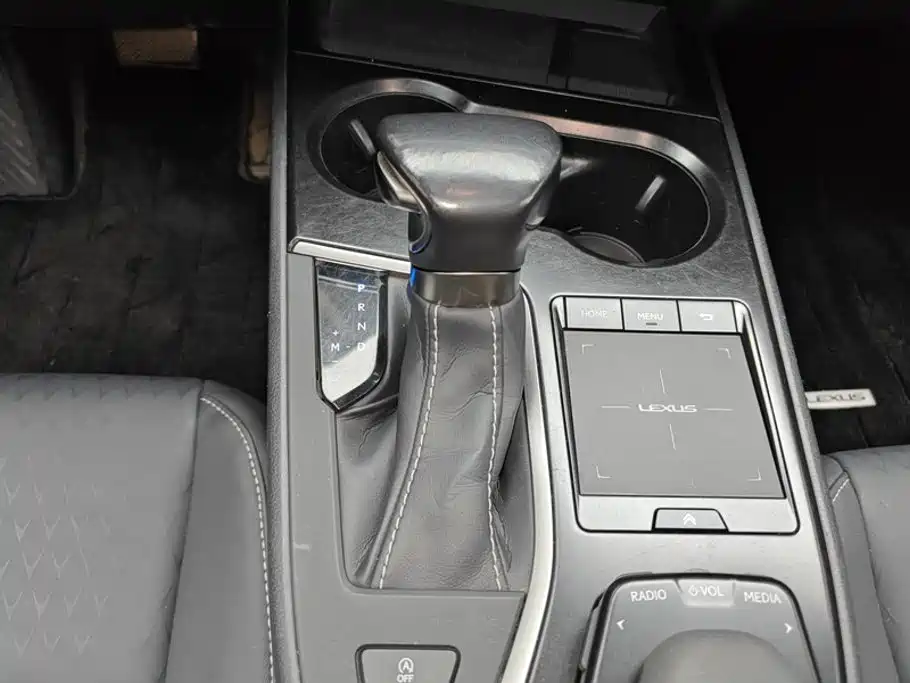 Lexus UX — фото 16
