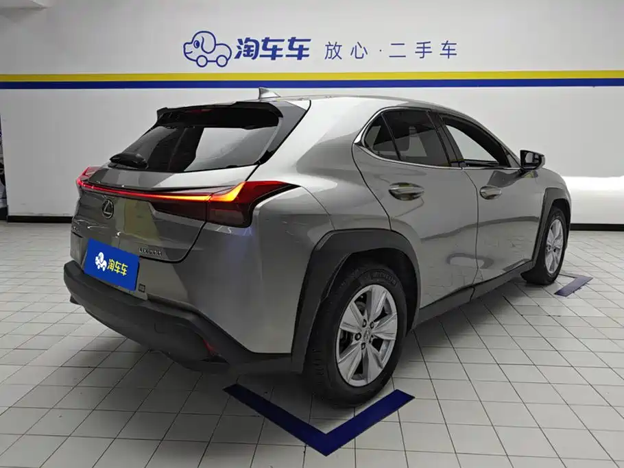 Lexus UX — фото 3