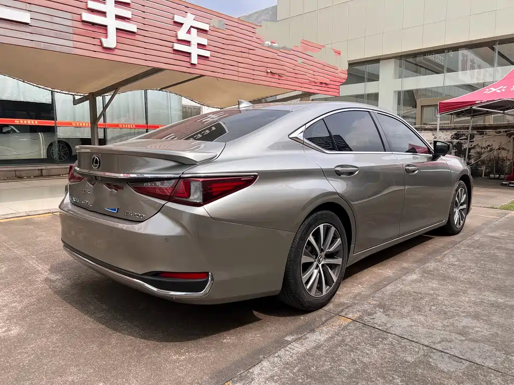 Lexus ES — фото 4
