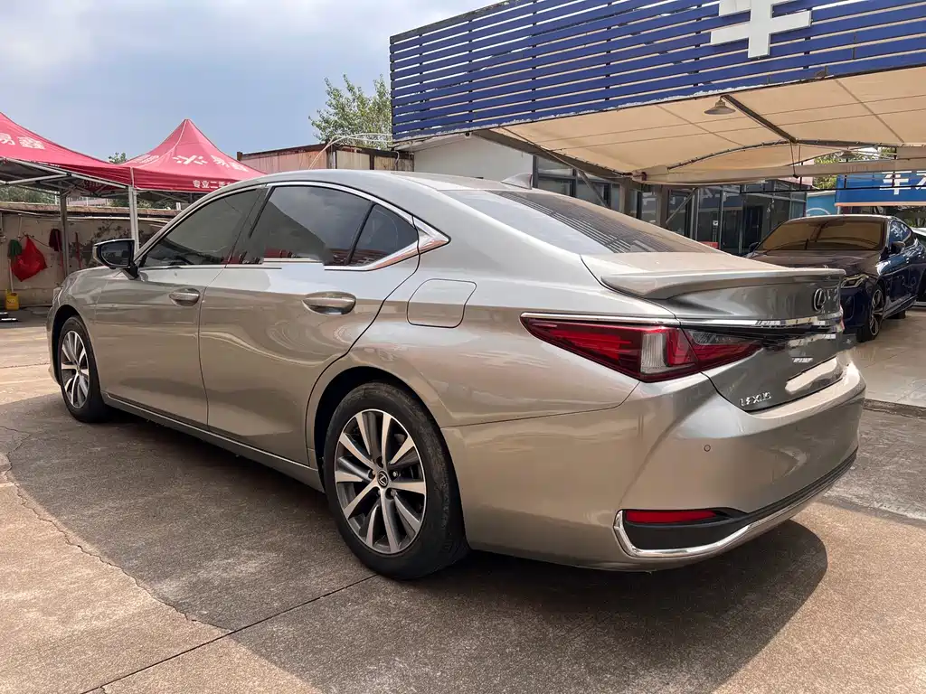 Lexus ES — фото 6