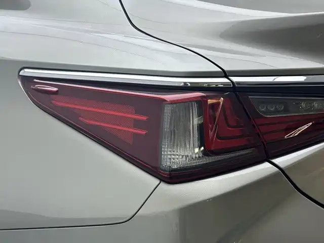 Lexus ES — фото 18