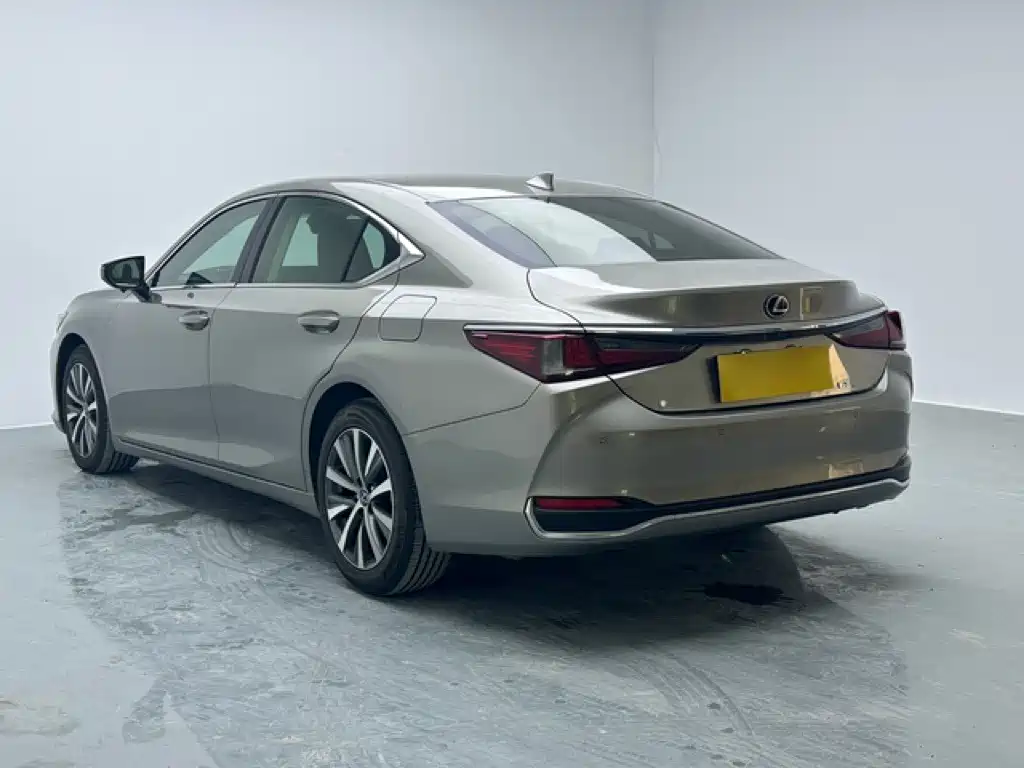 Lexus ES — фото 4