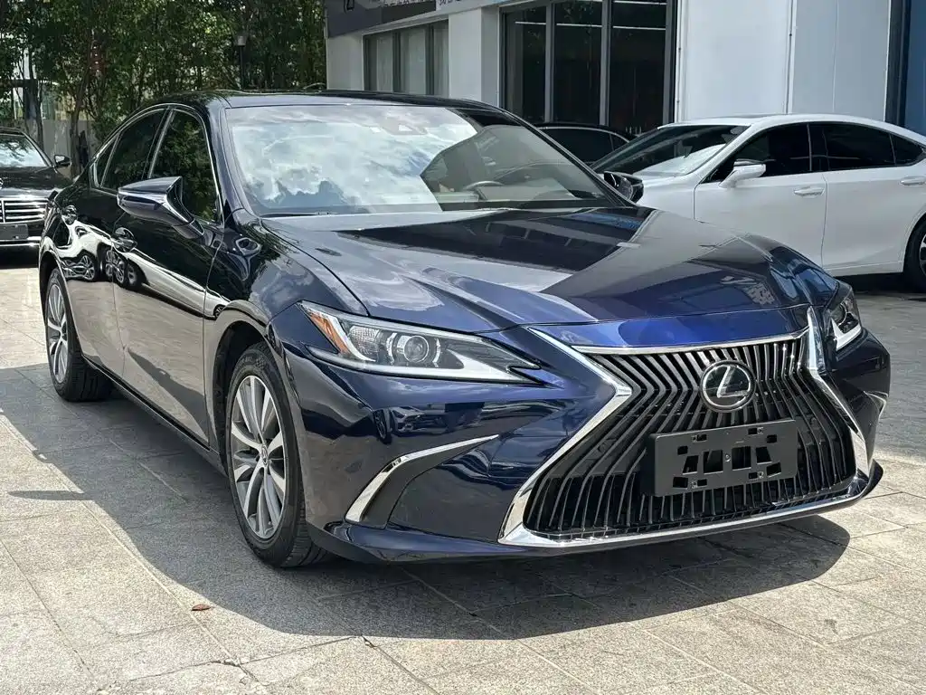 Lexus ES — фото 5