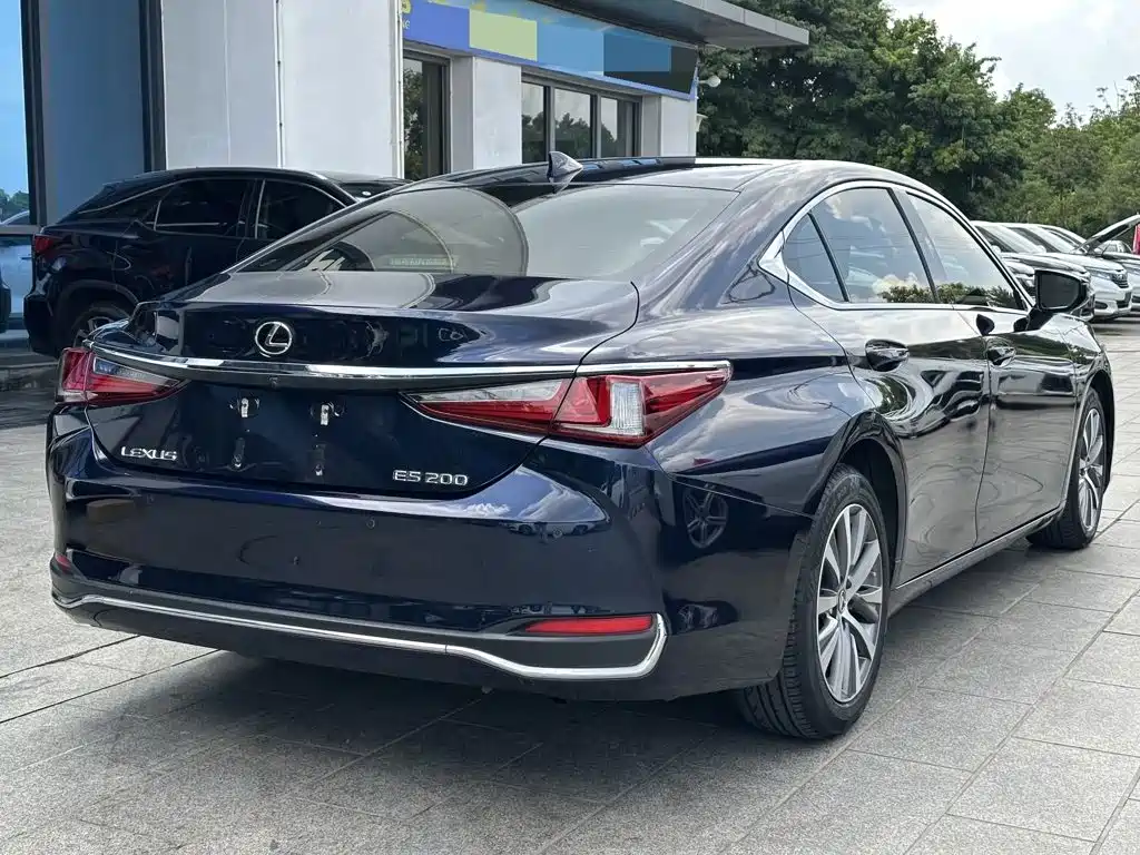 Lexus ES — фото 8