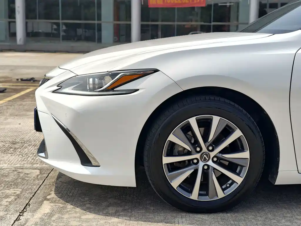 Lexus ES — фото 5