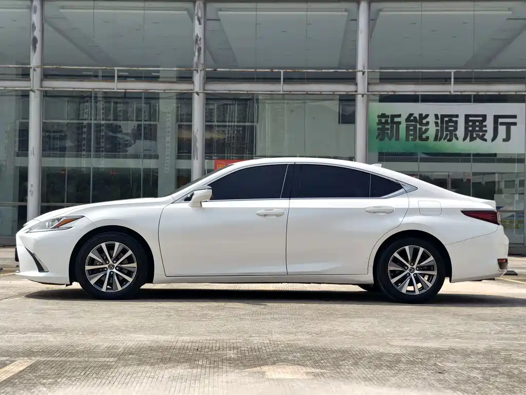 Lexus ES — фото 6