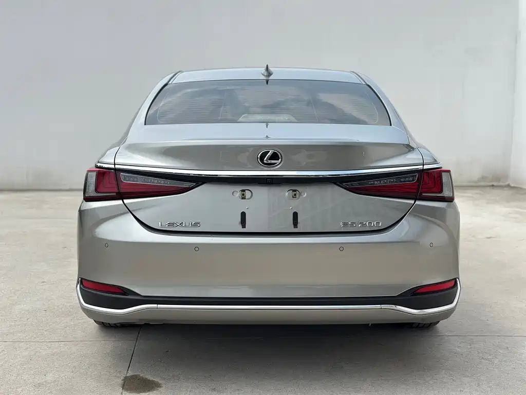 Lexus ES — фото 17