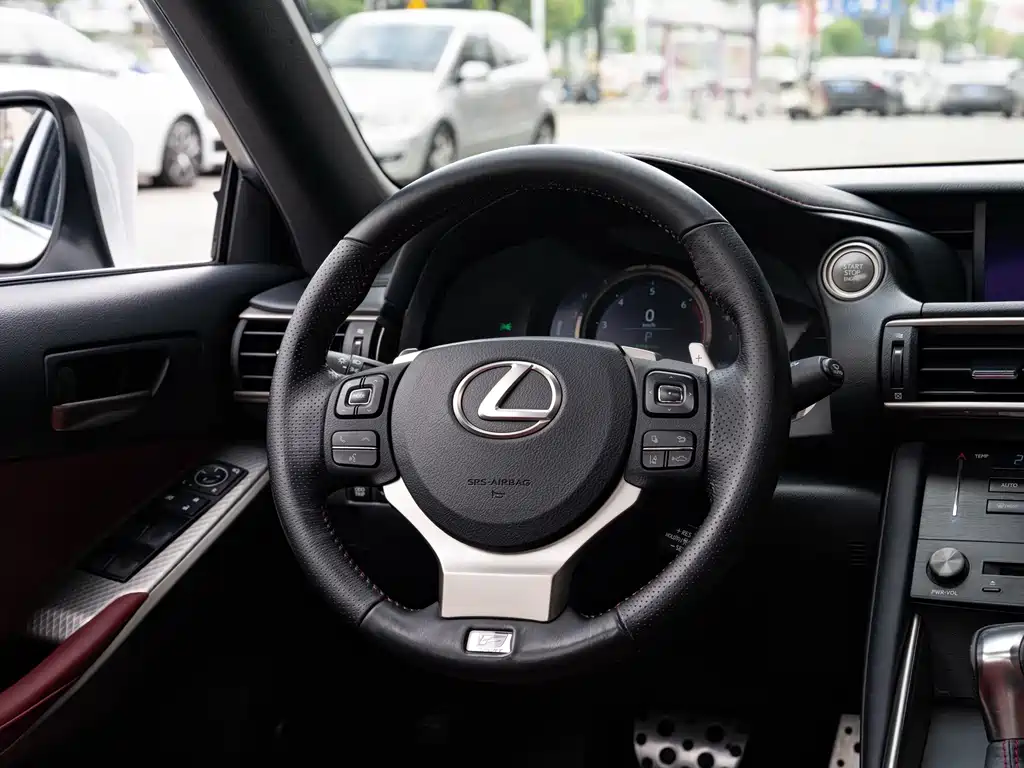 Lexus IS — фото 14