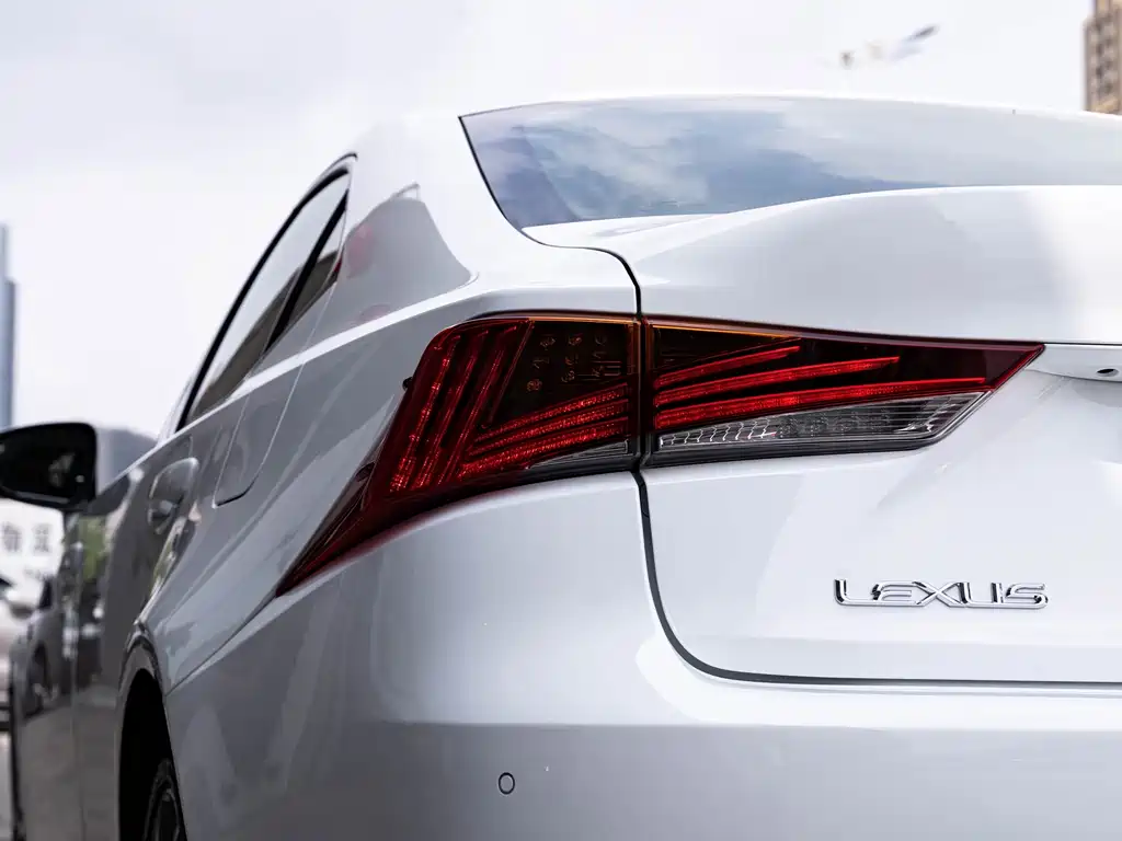 Lexus IS — фото 7