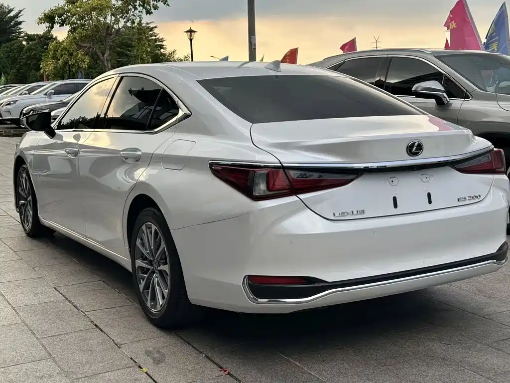Lexus ES — фото 6