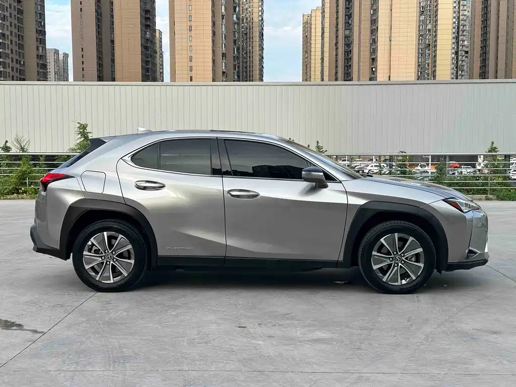 Lexus UX New Energy — фото 8