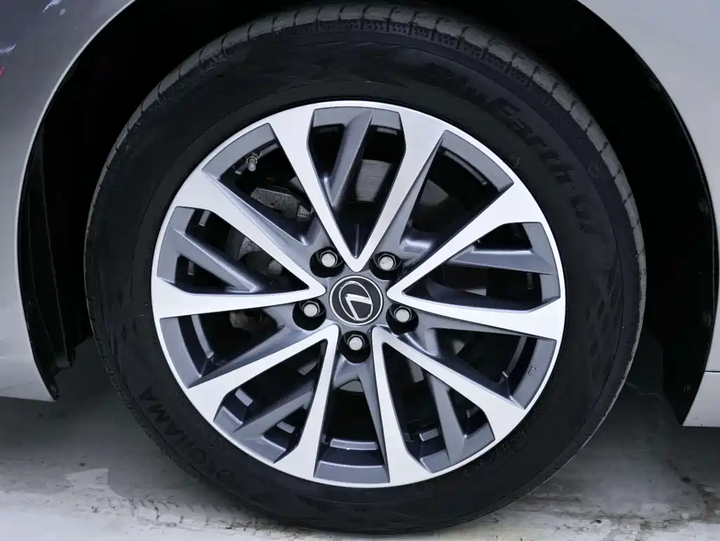 Lexus ES — фото 10