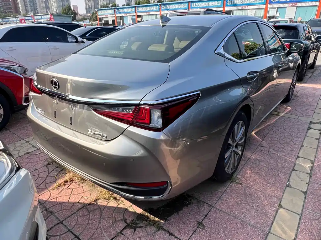 Lexus ES — фото 4