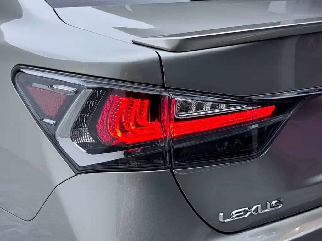 Lexus GS — фото 7