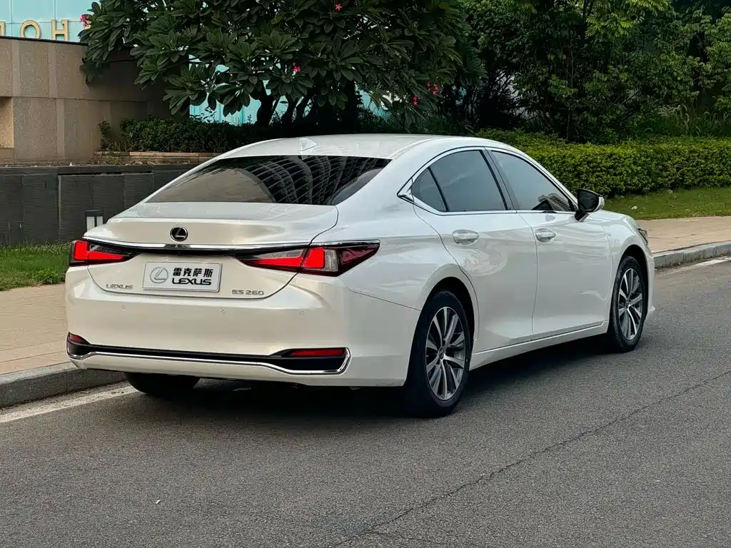 Lexus ES — фото 6