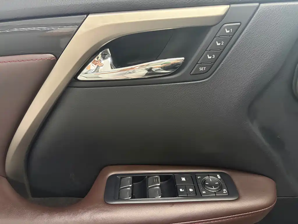 Lexus RX — фото 11