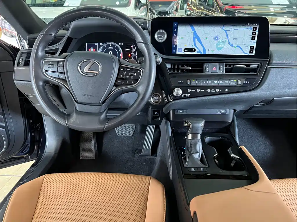 Lexus ES — фото 13