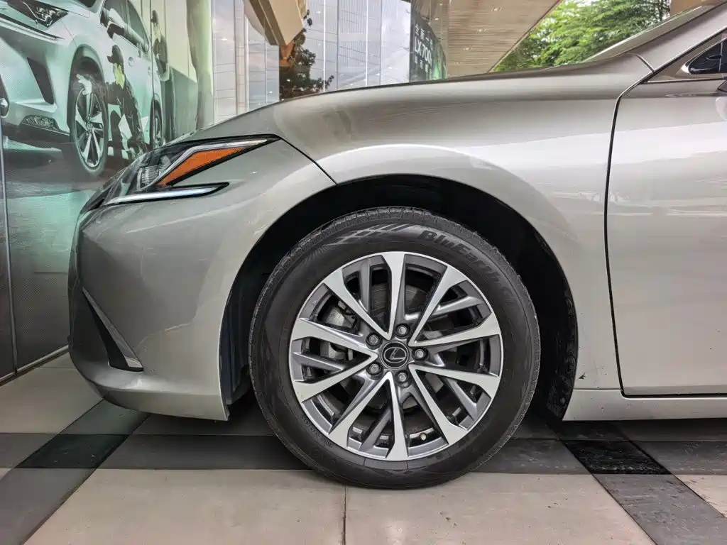 Lexus ES — фото 9