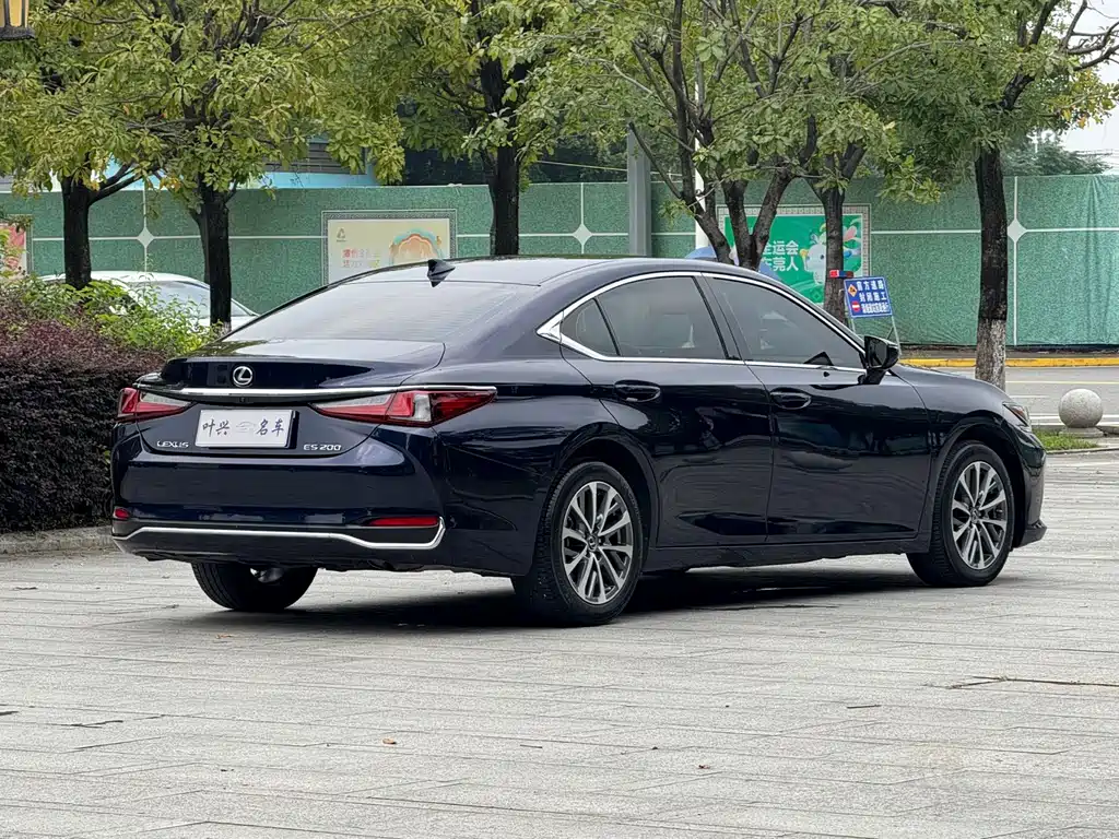 Lexus ES — фото 17