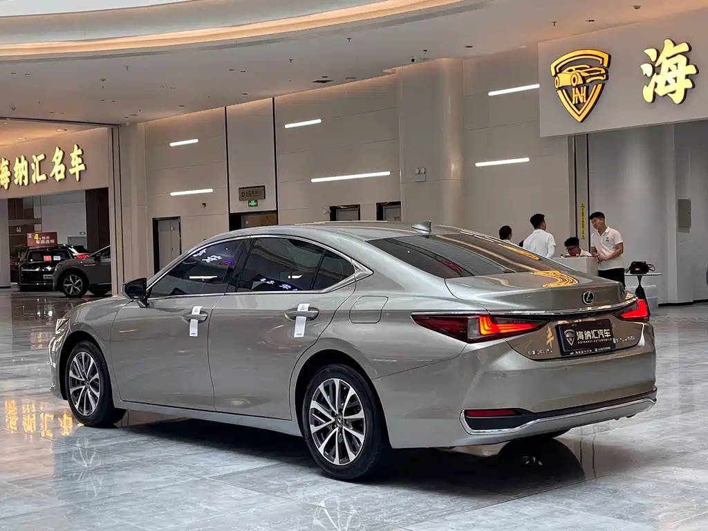 Lexus ES — фото 4