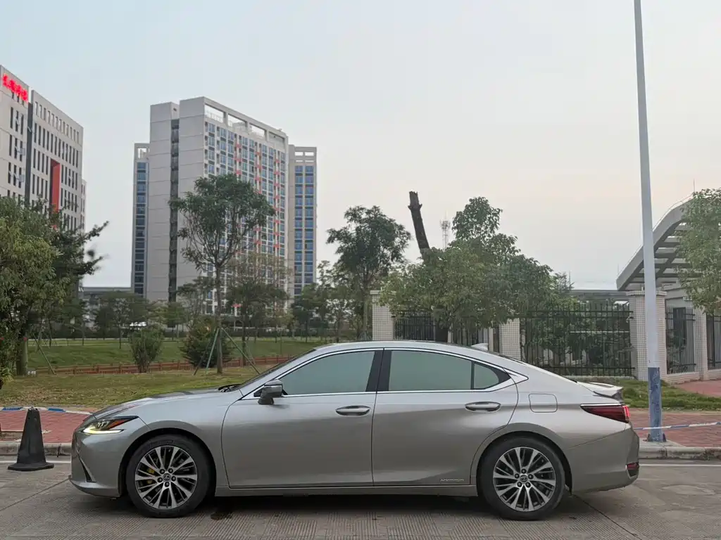 Lexus ES — фото 5