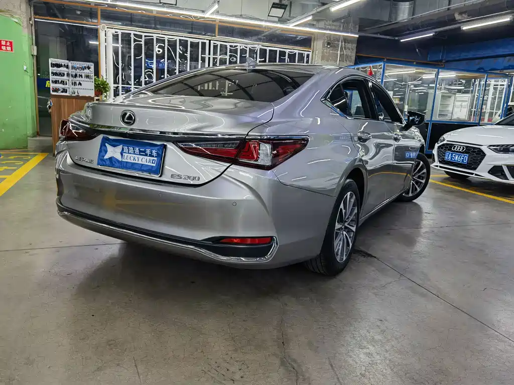 Lexus ES — фото 4