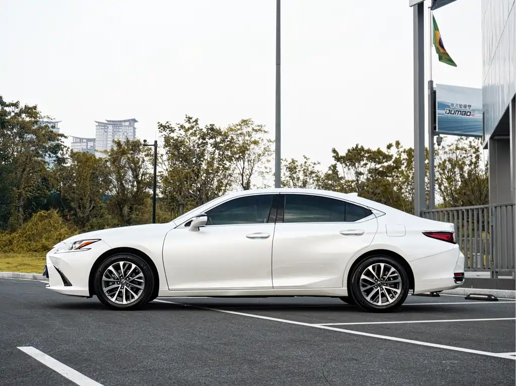 Lexus ES — фото 4