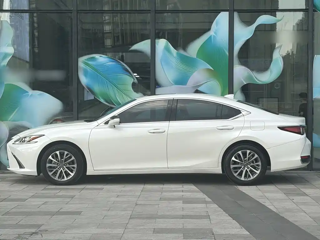 Lexus ES — фото 23