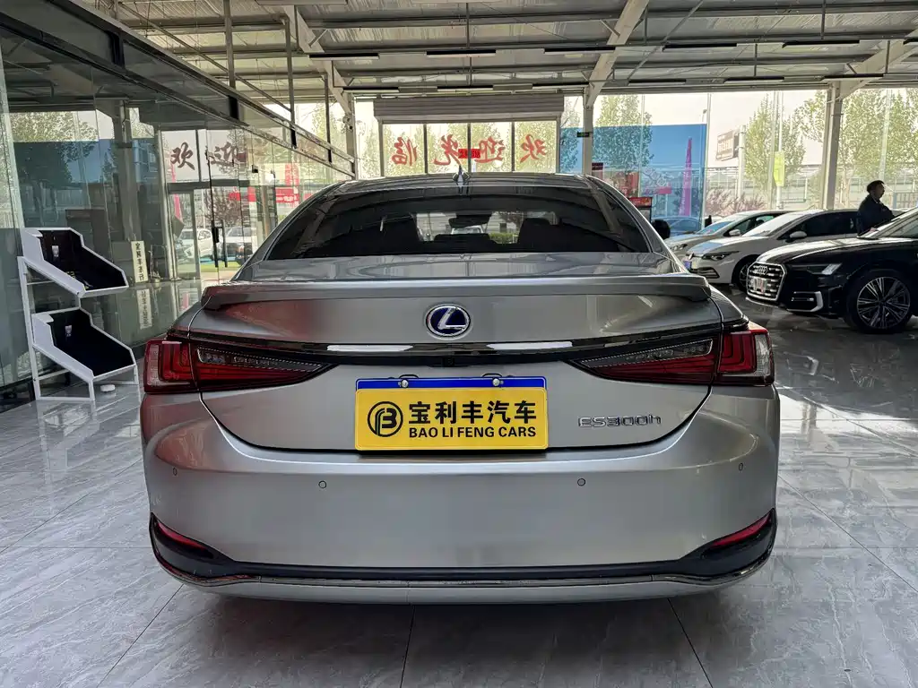 Lexus ES — фото 10