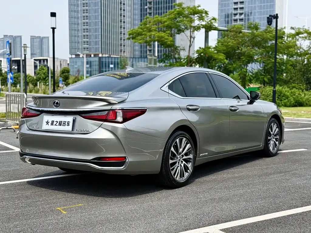 Lexus ES — фото 6