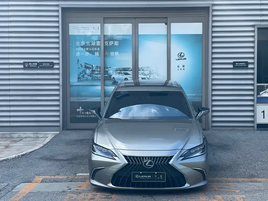 Lexus ES — фото 13
