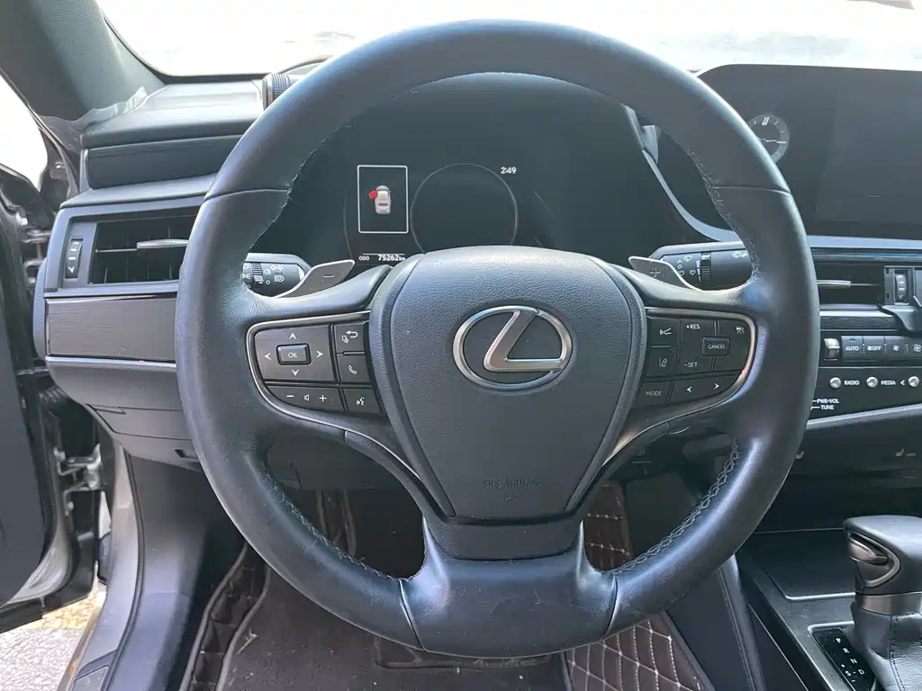 Lexus ES — фото 15