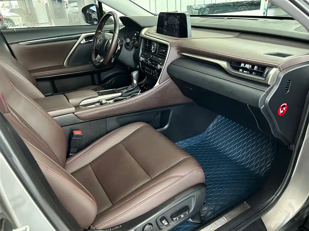 Lexus RX — фото 11